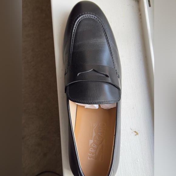 Bought size online but it was too big. Inside original Ferragamo box & shoe bags main image 4